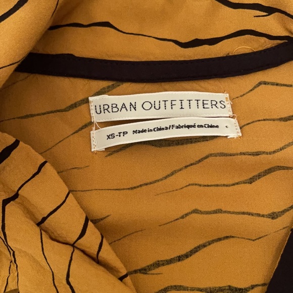 Colored button up blouse - Picture 3 of 3